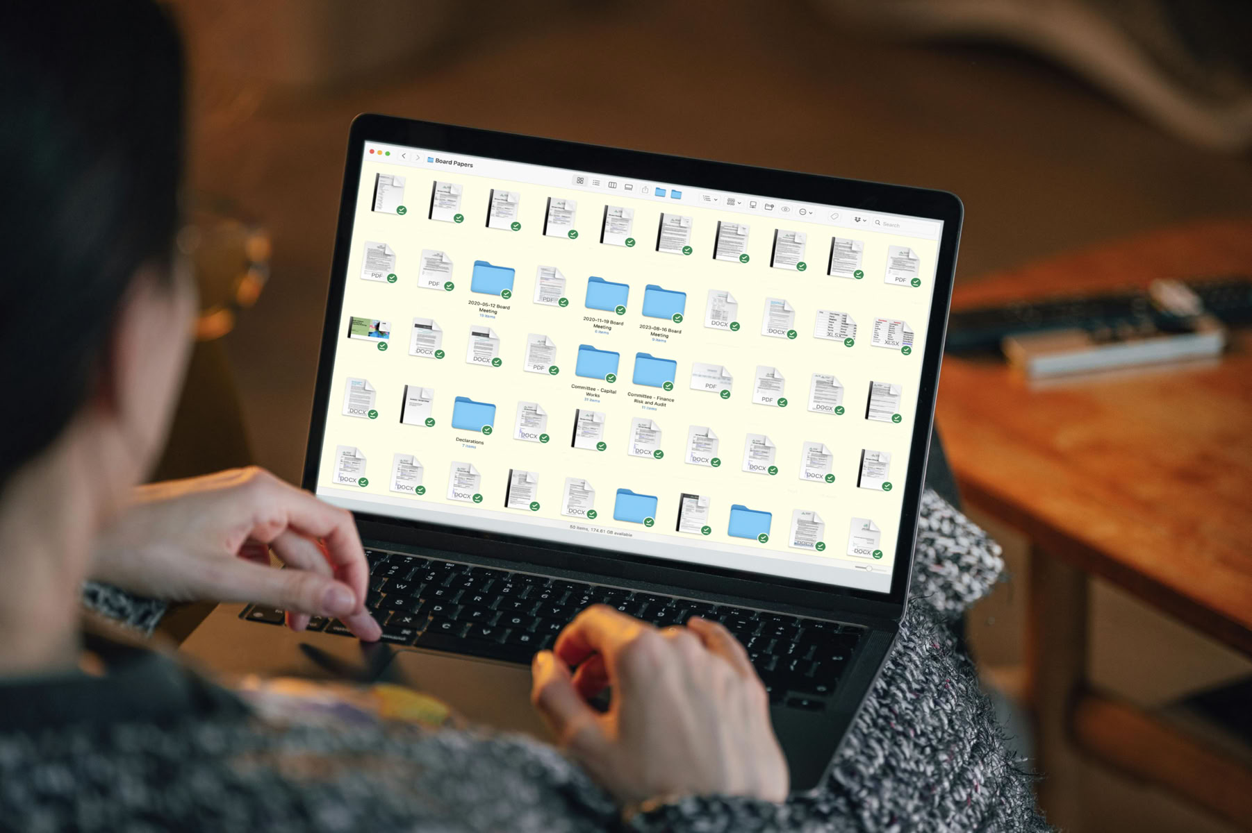 Extract from "Echo and Narcissus" (1903) by John William Waterhouse. The painting captures the tragic moment from Greek mythology where Narcissus, entranced by his reflection, is oblivious to the forlorn Echo who watches him in despair. Credit: Google Art Project. Public Domain.
